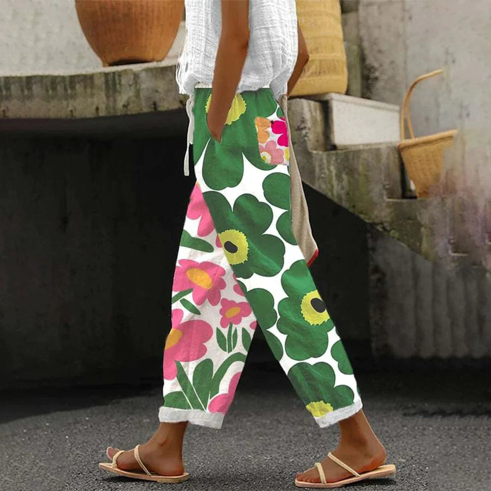 Pamela - Pantaloni verdi con una fresca stampa floreale
