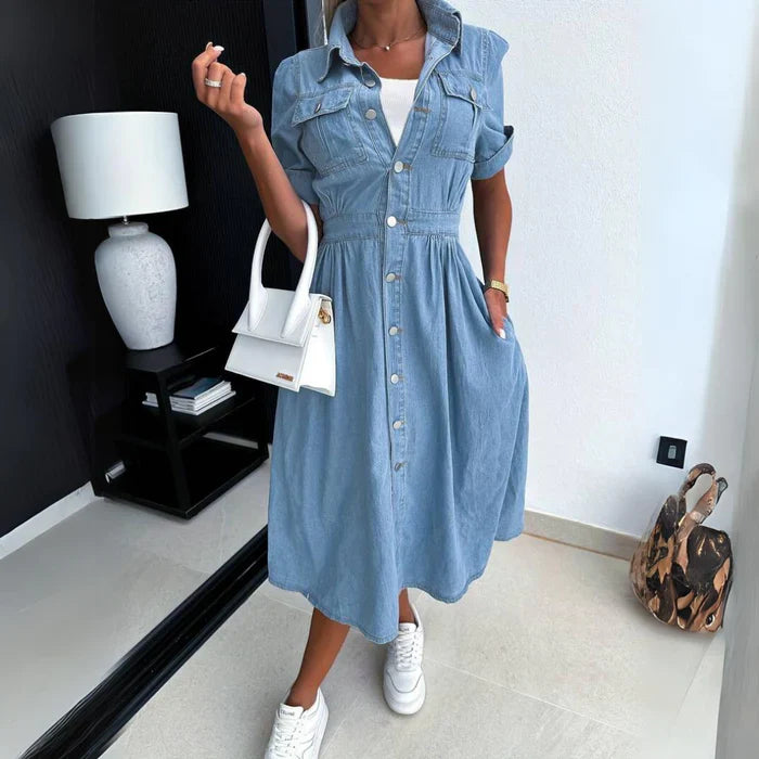 Abito in denim di tendenza per le donne