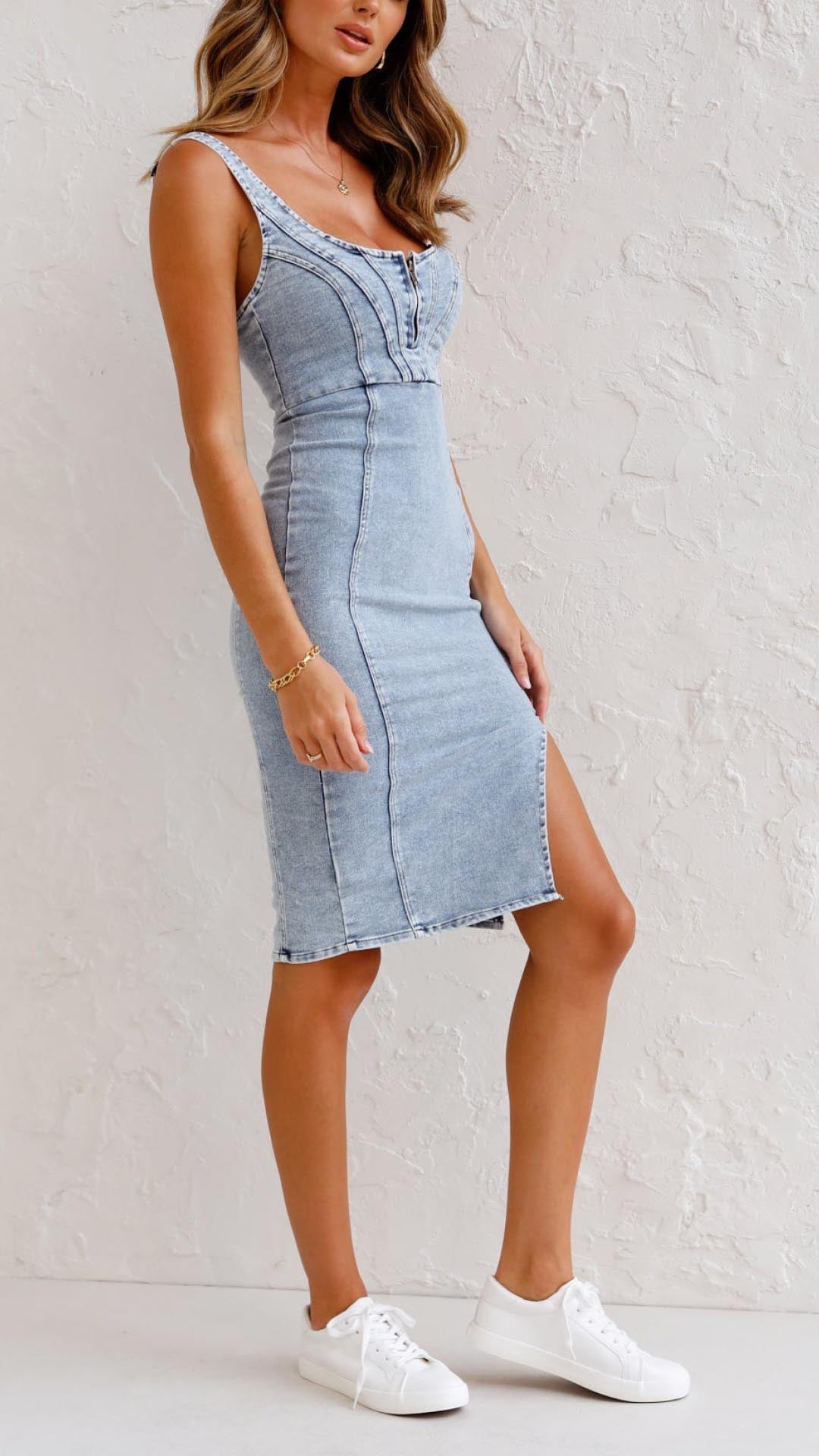 Abito midi in denim con spacchi e impunture di Toperth