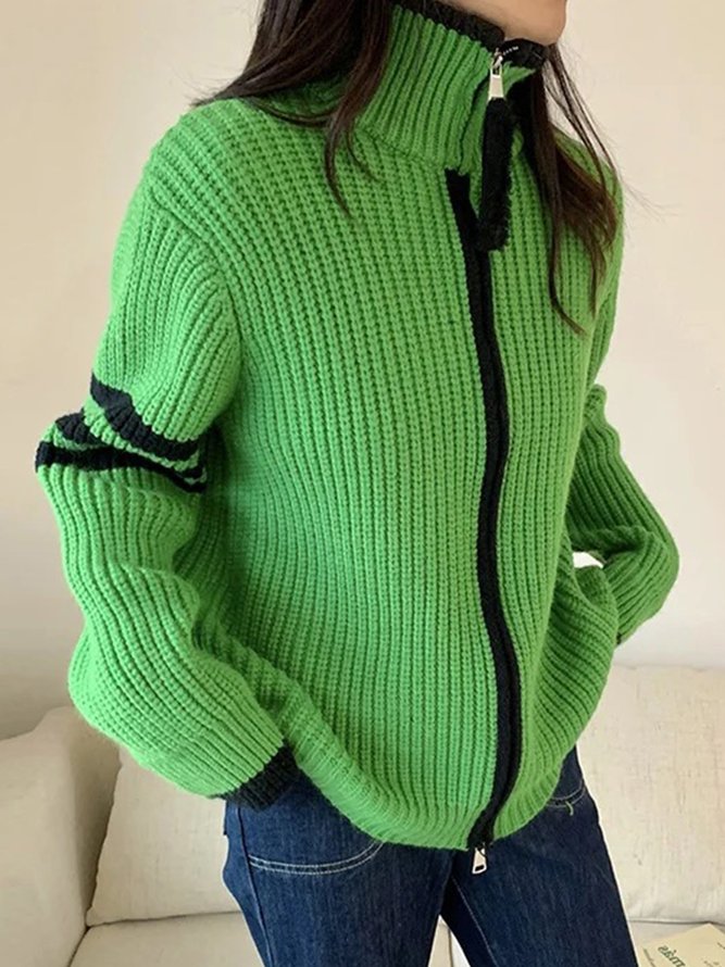 Andrea – Maglione verde con colletto rialzato